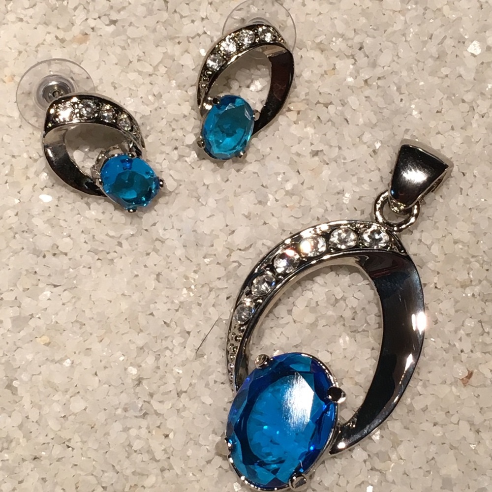 Blue sapphire necklace with matching earrings